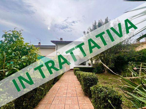 casa indipendente in vendita ad Anguillara Sabazia in zona Ponton dell'Elce