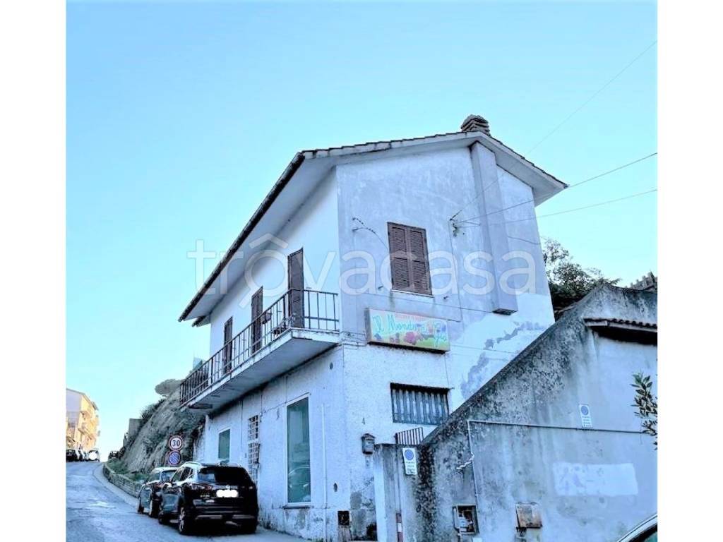 casa indipendente in vendita ad Anguillara Sabazia