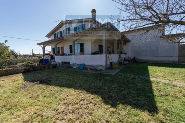 casa indipendente in vendita ad Anguillara Sabazia