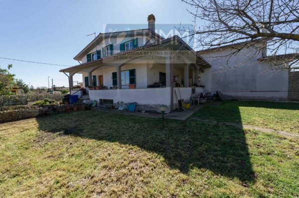 casa indipendente in vendita ad Anguillara Sabazia