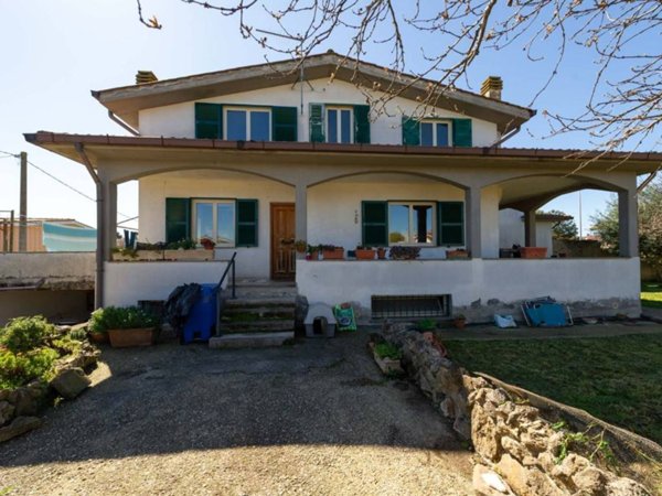 casa indipendente in vendita ad Anguillara Sabazia