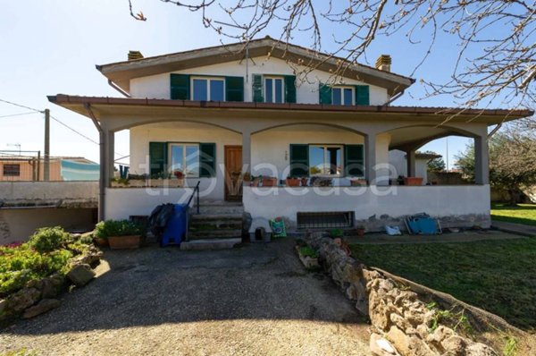 casa indipendente in vendita ad Anguillara Sabazia