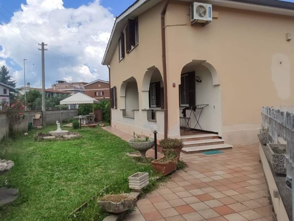casa indipendente in vendita ad Anguillara Sabazia