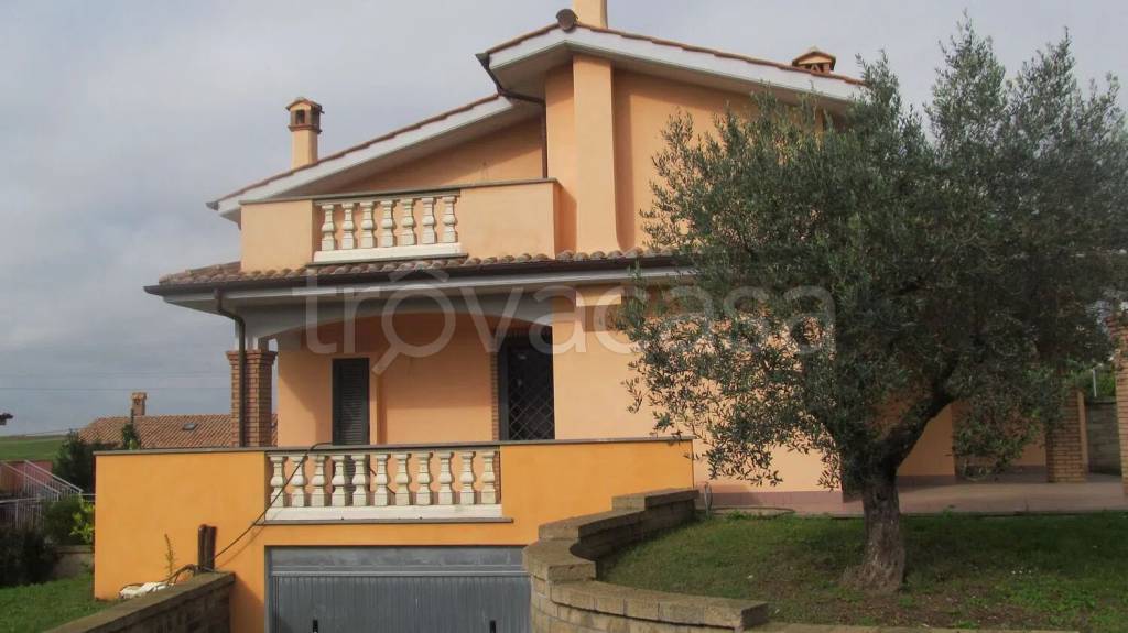 casa indipendente in vendita ad Anguillara Sabazia