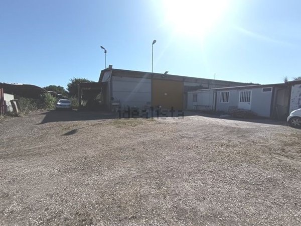 locale di sgombero in vendita ad Anguillara Sabazia