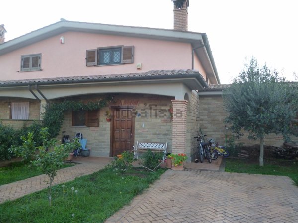 appartamento in vendita ad Anguillara Sabazia in zona Ponton dell'Elce