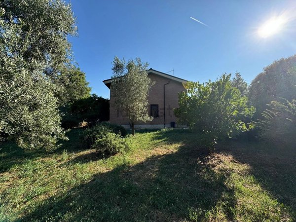 casa indipendente in vendita ad Anguillara Sabazia in zona Ponton dell'Elce