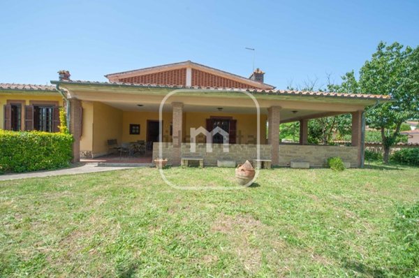casa indipendente in vendita ad Anguillara Sabazia
