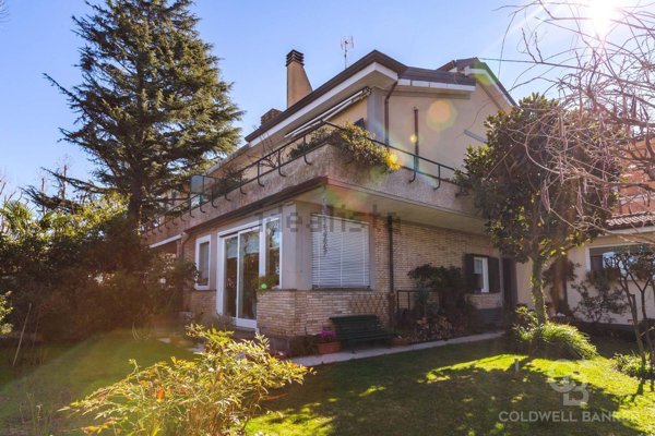 casa indipendente in vendita ad Anguillara Sabazia