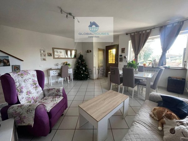 casa semindipendente in vendita ad Anguillara Sabazia in zona Ponton dell'Elce