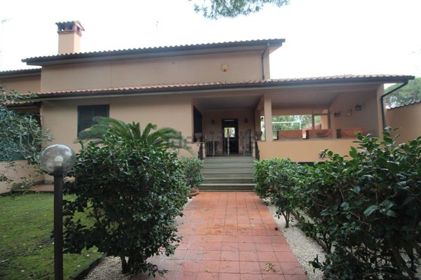 casa indipendente in vendita ad Anguillara Sabazia