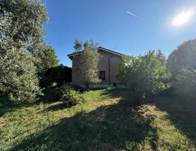 casa indipendente in vendita ad Anguillara Sabazia in zona Ponton dell'Elce