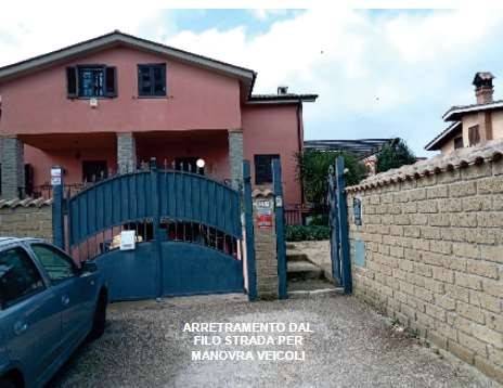 casa indipendente in vendita ad Anguillara Sabazia in zona Ponton dell'Elce