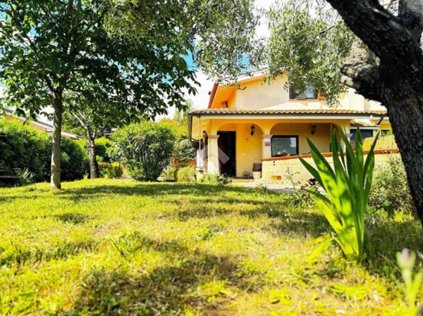 casa indipendente in vendita ad Anguillara Sabazia