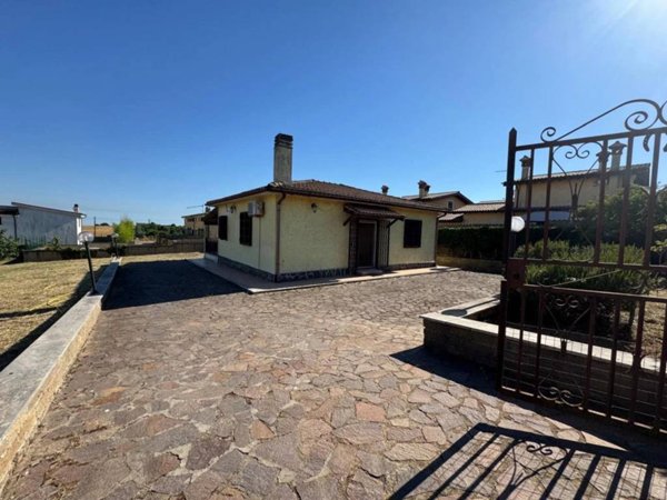 casa indipendente in vendita ad Anguillara Sabazia