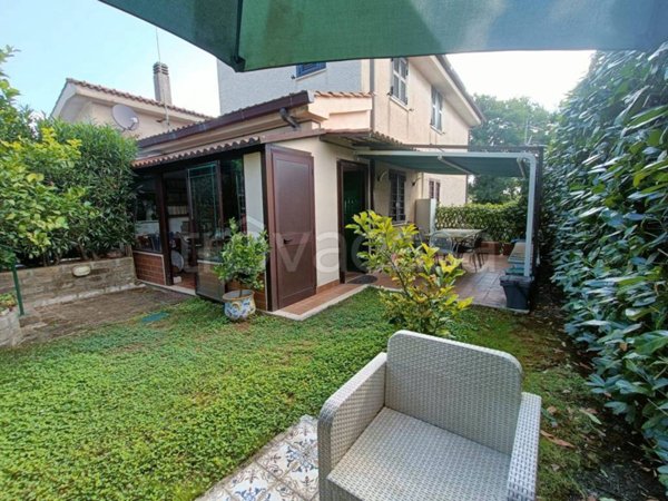 casa indipendente in vendita ad Anguillara Sabazia
