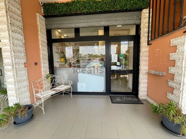 locale commerciale in vendita ad Anguillara Sabazia