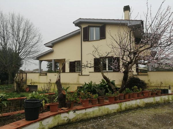 casa indipendente in vendita ad Anguillara Sabazia
