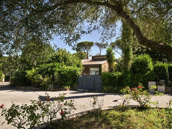 casa indipendente in vendita ad Anguillara Sabazia