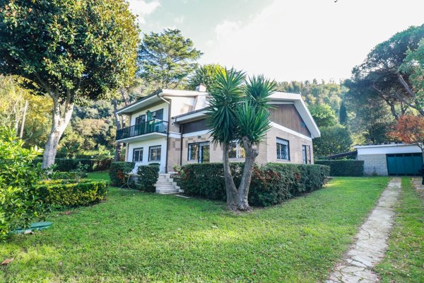casa indipendente in vendita ad Anguillara Sabazia