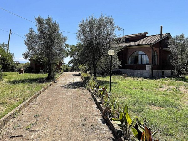 casa indipendente in vendita ad Anguillara Sabazia