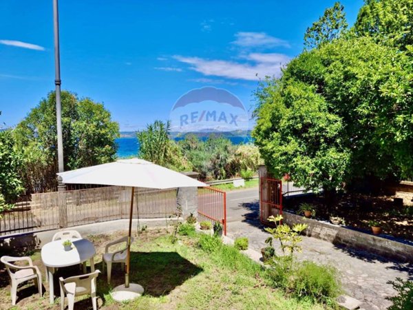 casa indipendente in vendita ad Anguillara Sabazia