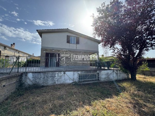 casa indipendente in vendita ad Anguillara Sabazia