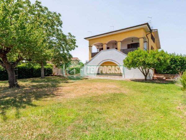 casa indipendente in vendita ad Anguillara Sabazia