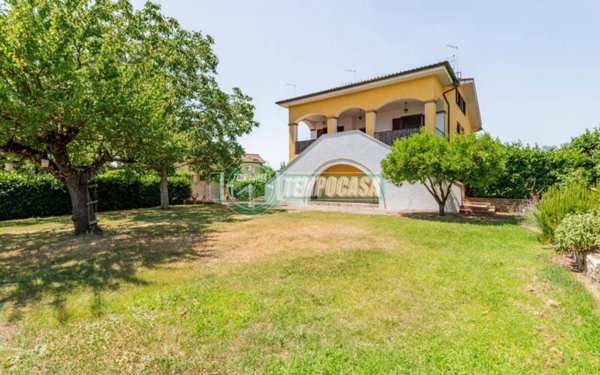 casa indipendente in vendita ad Anguillara Sabazia