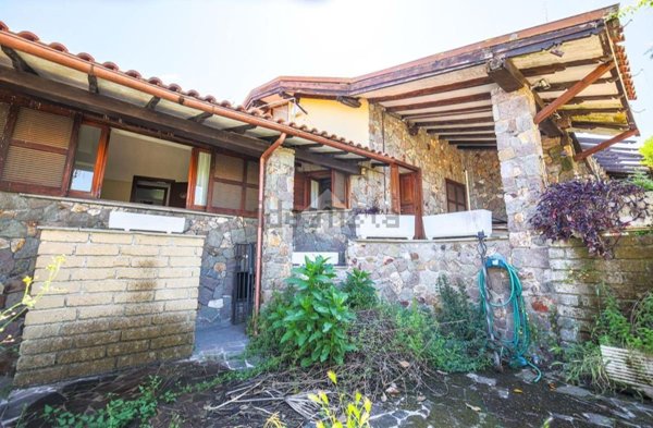 casa indipendente in vendita ad Anguillara Sabazia