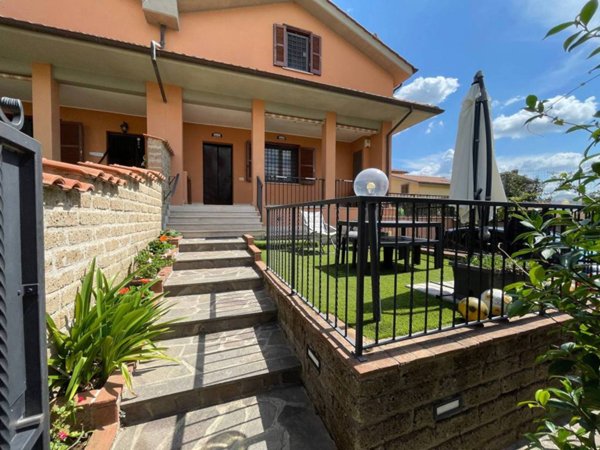 casa indipendente in vendita ad Anguillara Sabazia