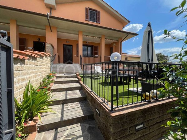 casa indipendente in vendita ad Anguillara Sabazia