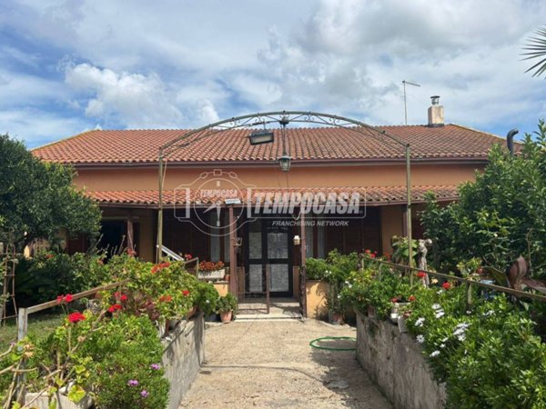 casa indipendente in vendita ad Anguillara Sabazia