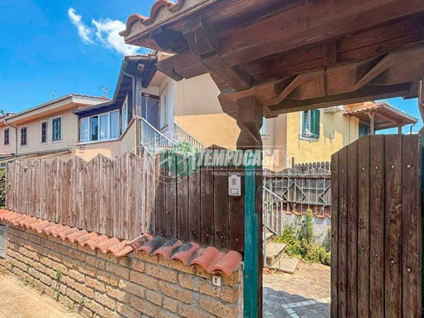 appartamento in vendita ad Anguillara Sabazia