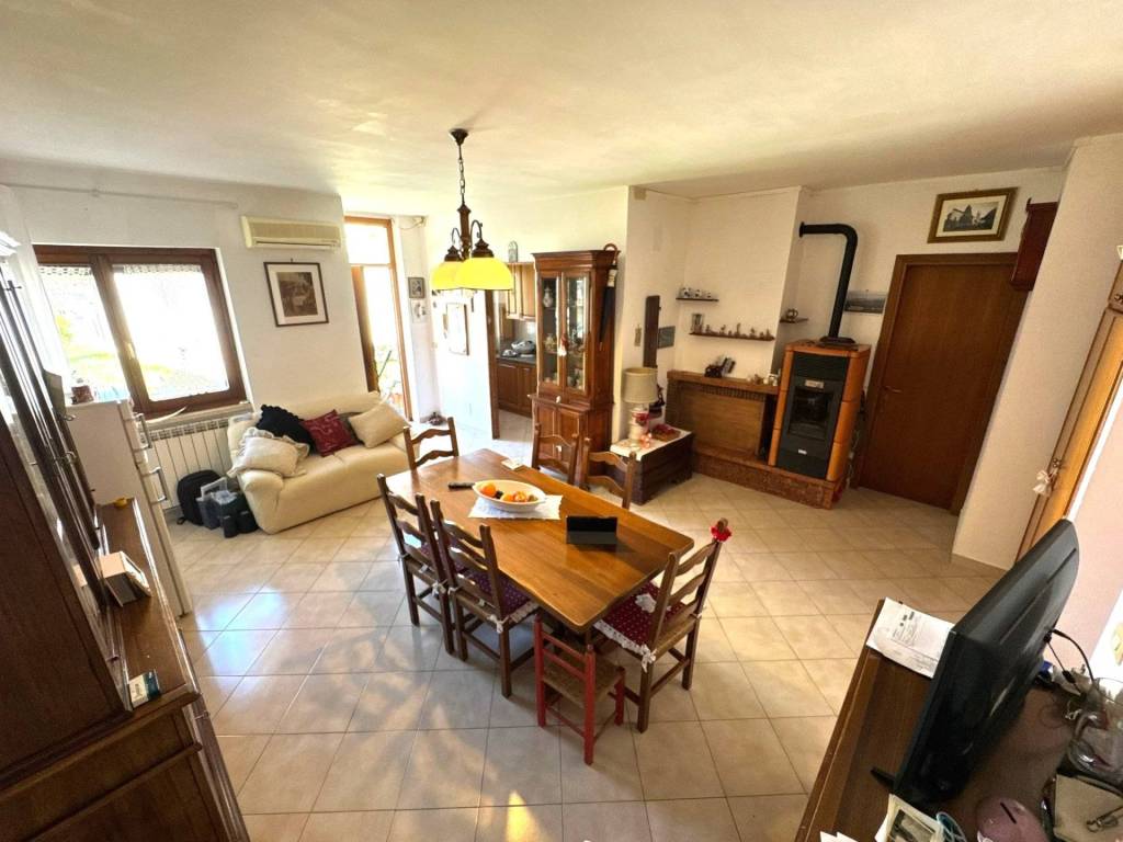 casa indipendente in vendita ad Anguillara Sabazia