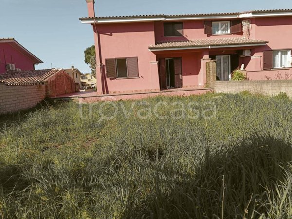 casa indipendente in vendita ad Anguillara Sabazia in zona Ponton dell'Elce