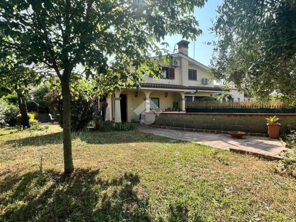casa indipendente in vendita ad Anguillara Sabazia