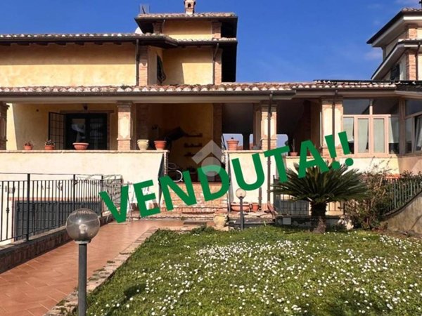 appartamento in vendita ad Anguillara Sabazia