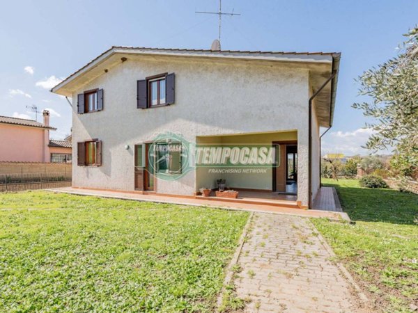 casa indipendente in vendita ad Anguillara Sabazia