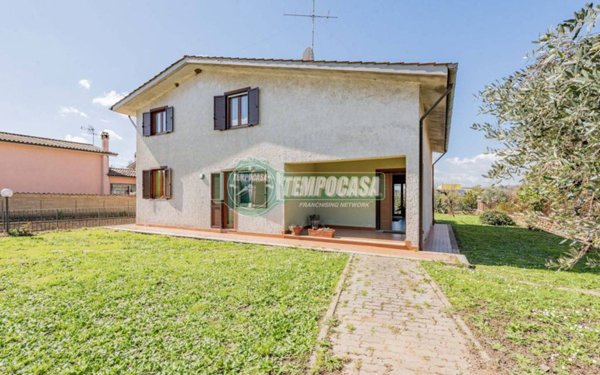 casa indipendente in vendita ad Anguillara Sabazia