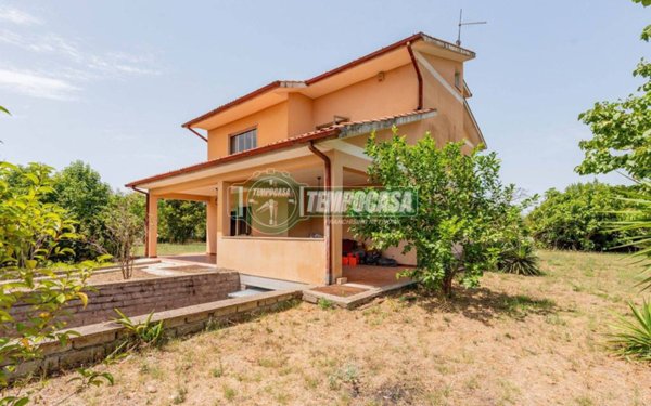 casa indipendente in vendita ad Anguillara Sabazia