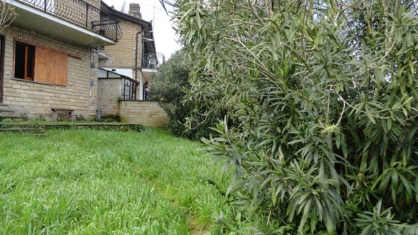 casa indipendente in vendita ad Anguillara Sabazia