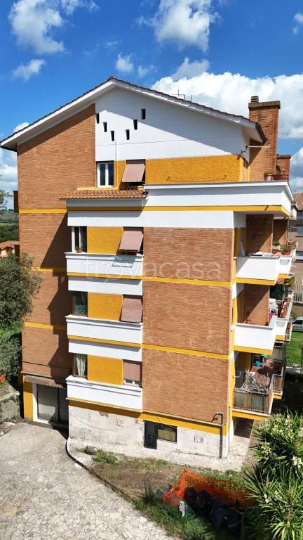 appartamento in vendita ad Anguillara Sabazia