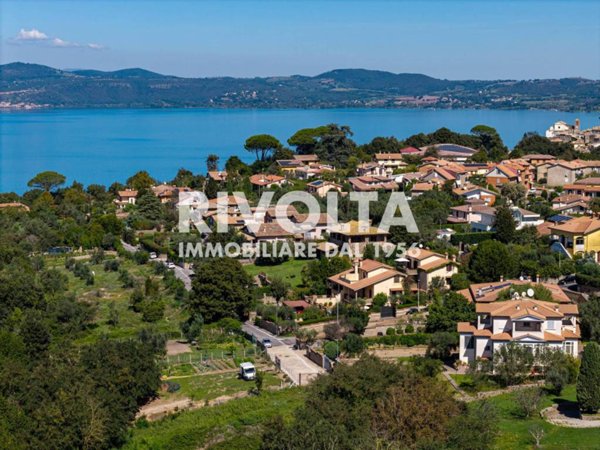 casa indipendente in vendita ad Anguillara Sabazia