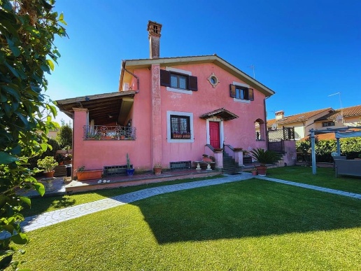 casa indipendente in vendita ad Anguillara Sabazia