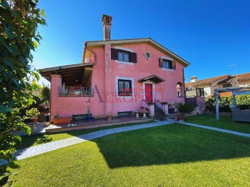 casa indipendente in vendita ad Anguillara Sabazia