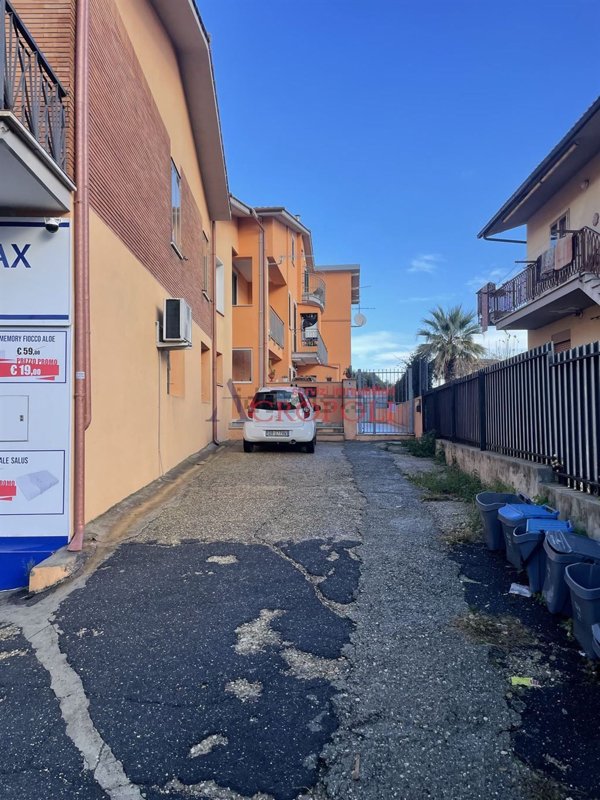 locale commerciale in vendita ad Anguillara Sabazia