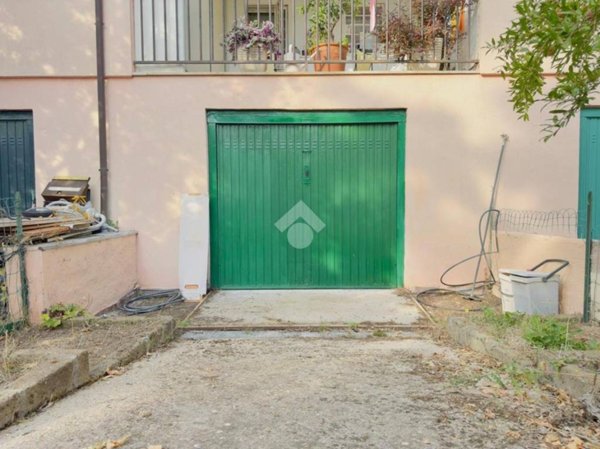 locale di sgombero in vendita ad Anguillara Sabazia