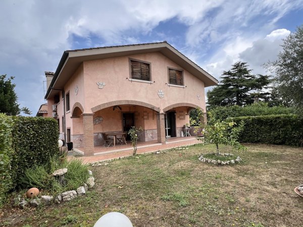 casa indipendente in vendita ad Anguillara Sabazia