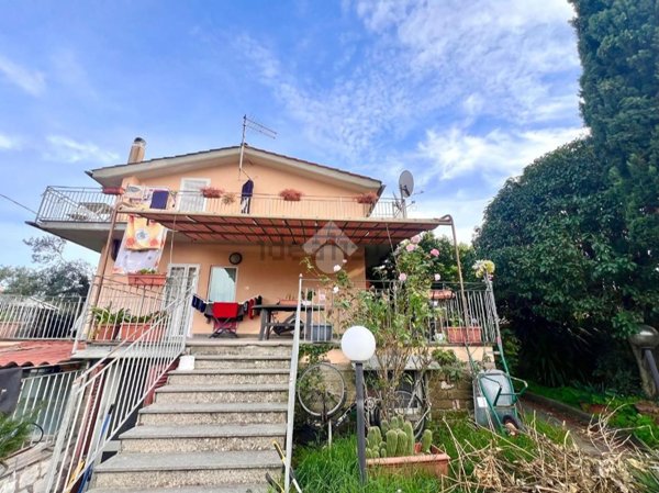 casa indipendente in vendita ad Anguillara Sabazia